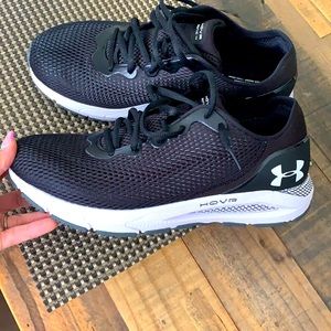 Under armor hovr sonic 4, brand new. No bull